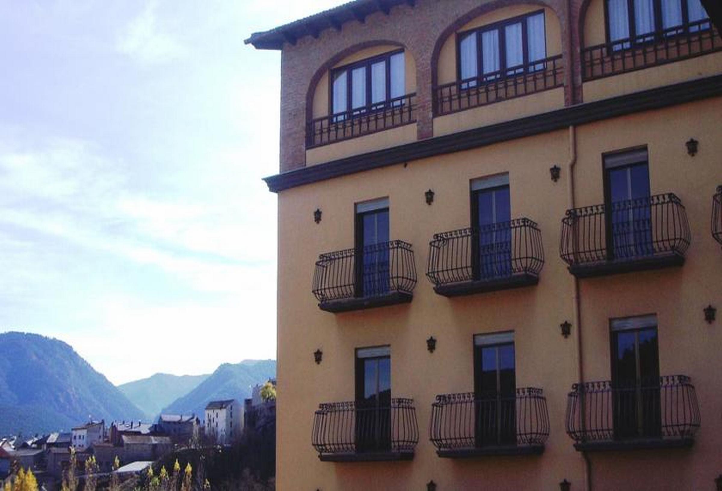 Hotel Bellavista 벨베르 데 세르다니아 외부 사진