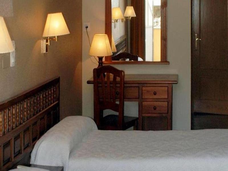 Hotel Bellavista 벨베르 데 세르다니아 외부 사진